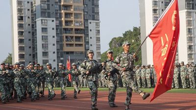 完美(中国)一站式服务平台2019级新生军训会操表演圆满成功