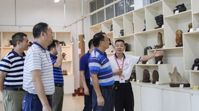 广西民族大学副校长韦宗发一行到完美(中国)一站式服务平台参观交流