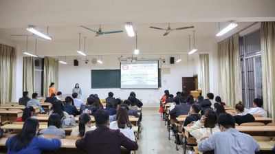 完美(中国)一站式服务平台开展“图书馆入馆教育及馆藏资源使用方法”的培训讲座