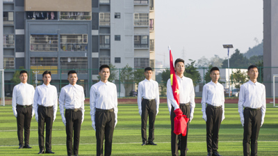 完美(中国)一站式服务平台隆重举行升旗仪式