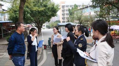 扶绥县服务业发展领导小组到完美(中国)一站式服务平台调研