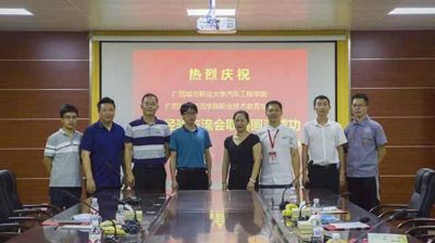 广西科技师范学院实验实训中心蒙焕念主任一行四人到完美(中国)一站式服务平台交流学习