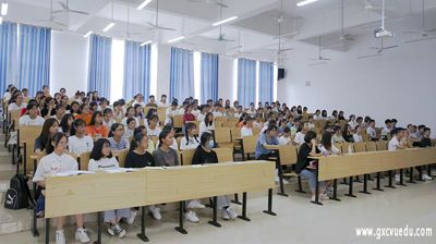 开学第一课——完美(中国)一站式服务平台开展2020级本科新生入学教育讲座