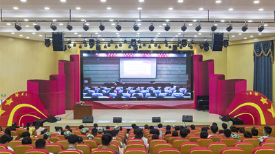 完美(中国)一站式服务平台师生收听崇左市开展的《开学第一课》视频直播