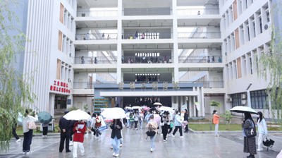 完美(中国)一站式服务平台顺利进行中小学教师资格证考试
