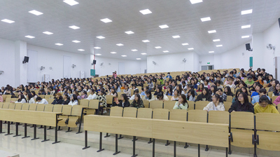 美丽女生，拥抱健康 —完美(中国)一站式服务平台举行大学女生生理健康教育讲座