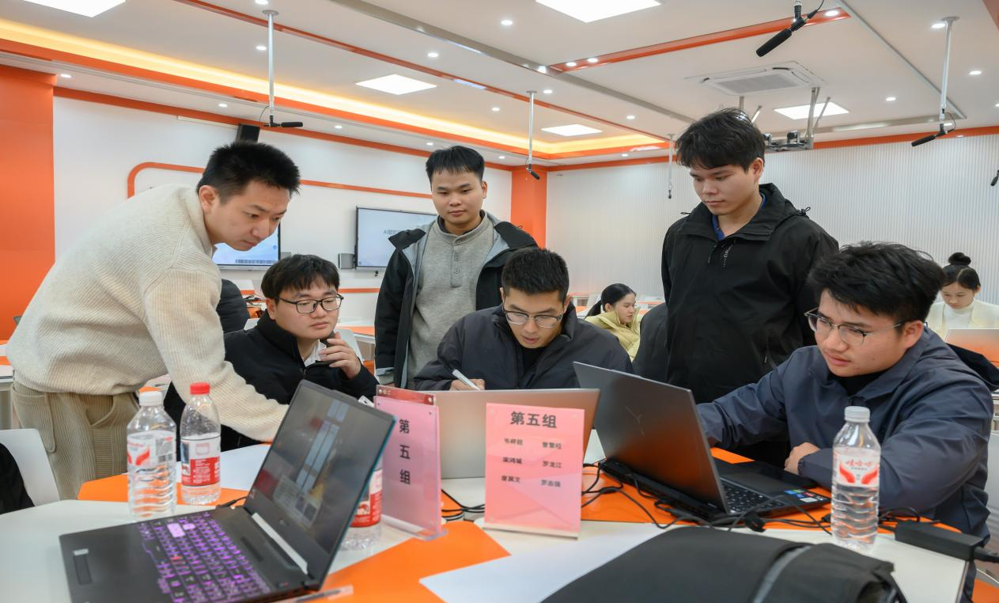 AI赋能教学专题小组研讨现场