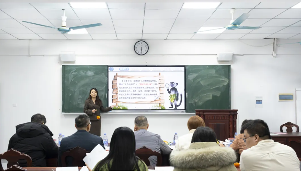 文科组潘庆琴老师比赛现场