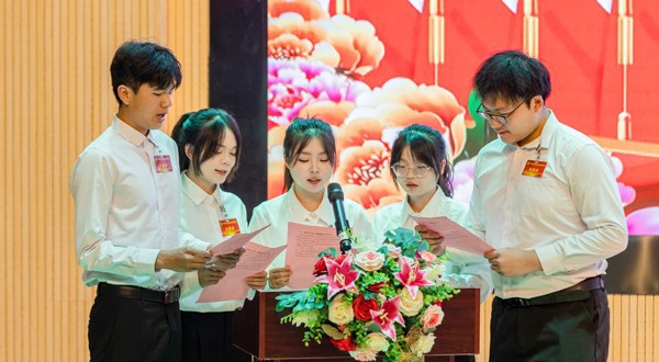 完美平台第四次学生代表大会胜利召开