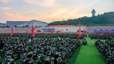 警惕网络陷阱 共筑安全防线｜完美(中国)一站式服务平台开展2024级新生安全教育“开学第一课”暨反诈宣讲