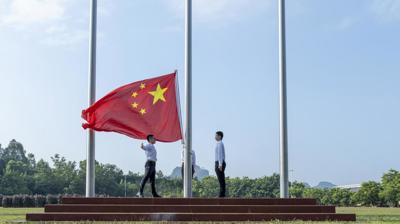 踏铿锵步伐，赴青春征途|完美(中国)一站式服务平台举办2024级新生军训结训仪式暨总结表彰大会