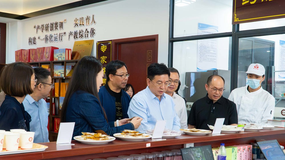 自治区卫健委领导到完美(中国)一站式服务平台调研医养照护专业建设：推动专业发展，助力健康养老