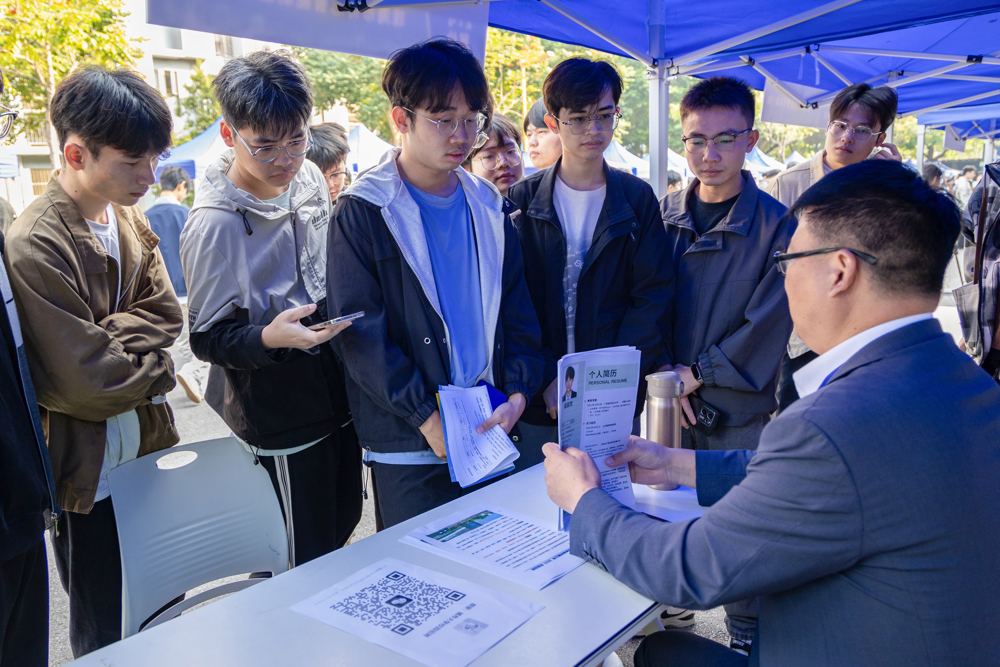 企业给同学们介绍岗位 (3)