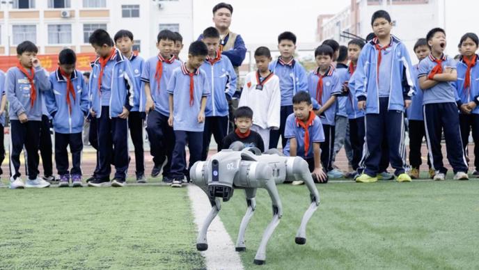 点燃青少年科技梦想|完美平台科技研学活动进小学