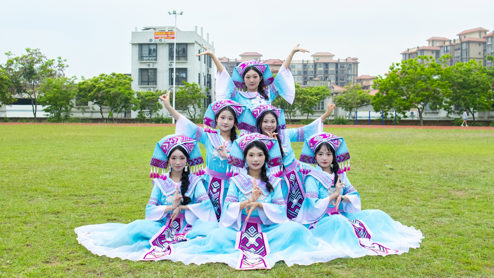 2026年“八桂校园石榴红，同心共筑中国梦”三月三活动（黎槿柔摄） (1)