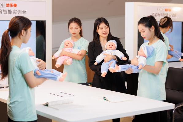 婴幼儿保育实训室 (7)