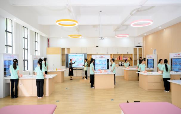 婴幼儿早期教育与护理实训室 (9)